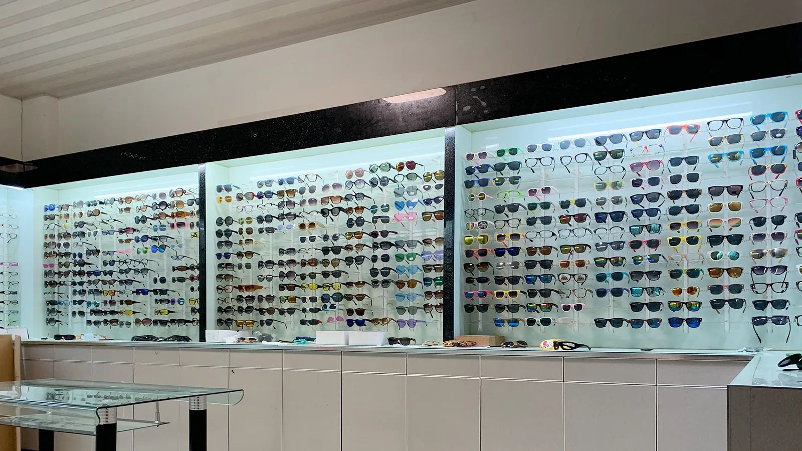 Sunglasses frames displayed in the DOMI showroom for OEM project selection