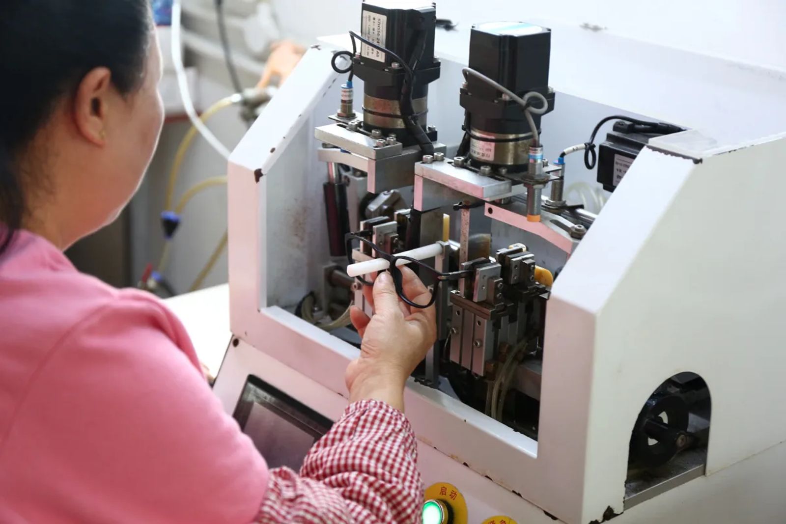 Sunglasses production equipment used to assemble a frame consistently