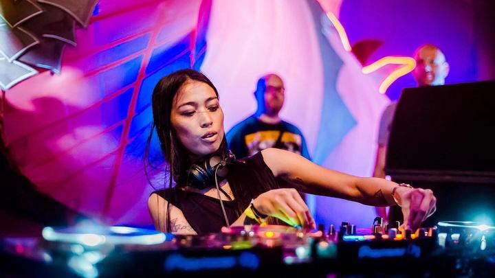 Day of the girl DJ