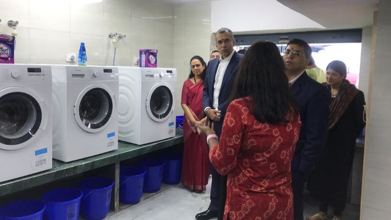 HSBC India unveil urban hygiene and sanitation community- group photo infront of the washing machines
