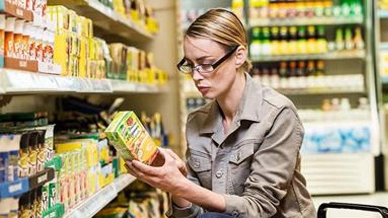 Consumer reviewing the labelling on Knorr packaging