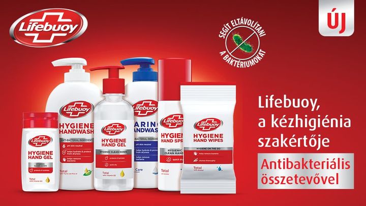 Lifebuoy termékek piros háttéren, köztük szappan, kézfertőtlenítő, törlőkendő.