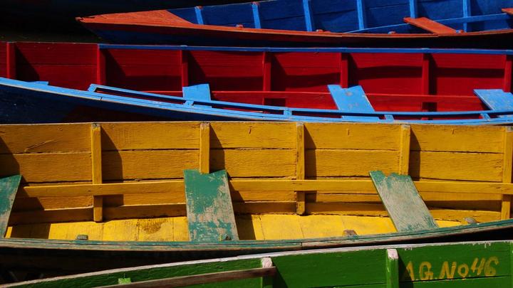 Image of multi-coloured boats 