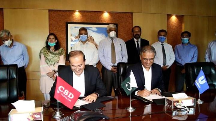 Nosherwan Ali, Vice President of Customer Development, Unilever Pakistan signing MOU with CSD.