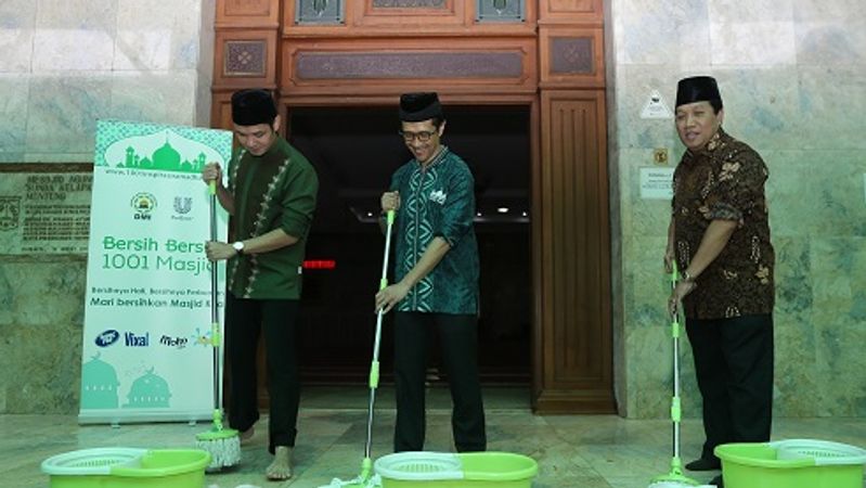 Unilever Indonesia - Bersih Bersih 1001 Masjid - Foto
