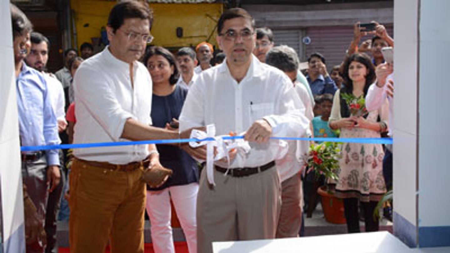 HUL CEO & MD Sanjiv Mehta inaugurating Suvidha Centre on November 19 2016