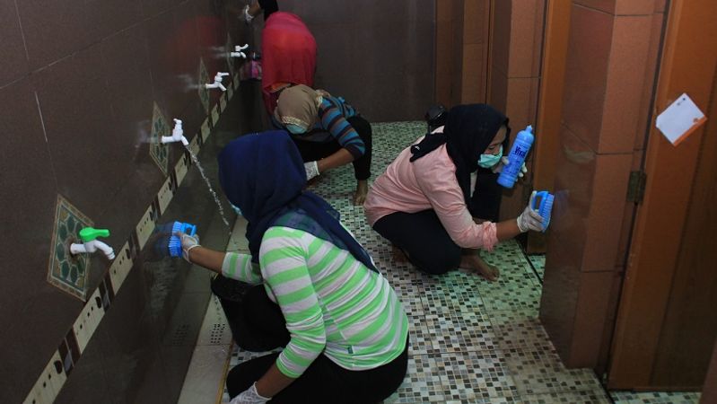 Unilever Indonesia Bersih Bersih 1001 Masjid Medan - Toilet