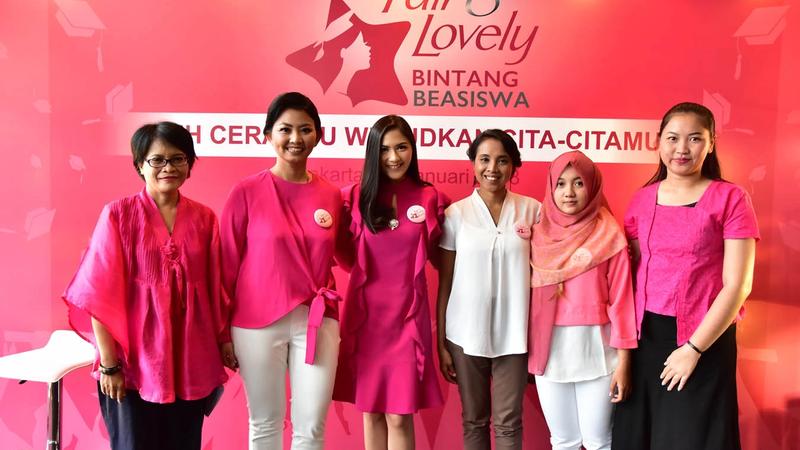 Unilever Indonesia - Fair and Lovely - Foto Bersama