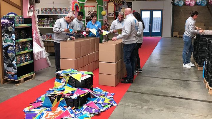 Feestslingers bij Stichting Jarige Job