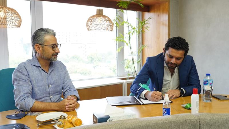 Unilever Pakistan's CEO Amir Paracha signed the MoU with CEO Bisconni & Snackcity, Mr. Hamid Ismail
