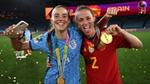 Các cầu thủ bóng đá nữ khoe huy chương – Unilever hợp tác cùng FIFA nhằm nâng cao sức mạnh cho các thương hiệu và bóng đá nữ