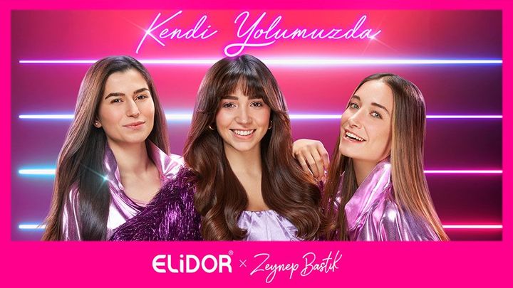 Emine Yigci ,Zeynep Bastık ve Aleyna Hadimoglu'nun Kendi Yolumuzda kampanya fotografı