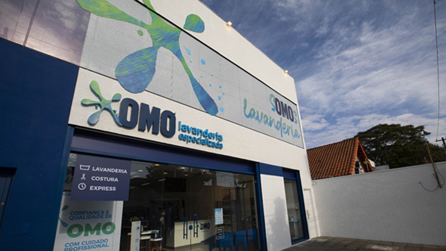 The exterior of an OMO branded laundromat in Brazil.