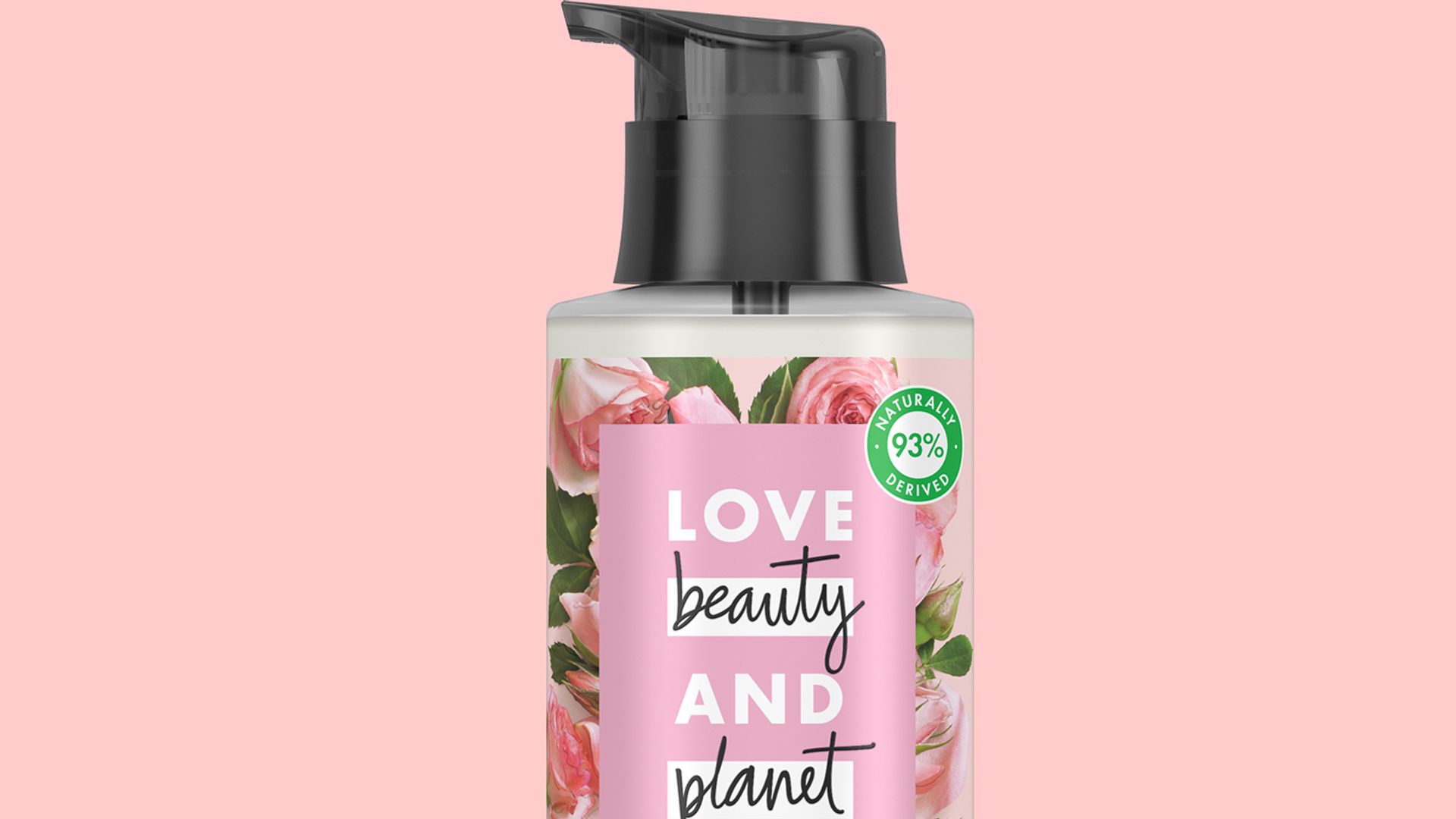Un close up d'une bouteille rose de Love Beauty et Planet