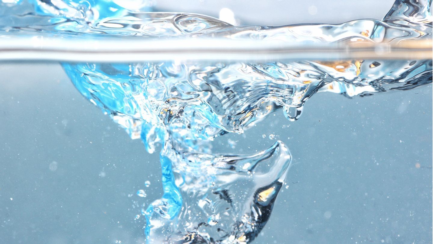 Close-up image of water splashing into a glass