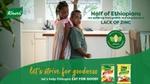 Boy and girl comparing their heights in advert for Knorr with zinc 