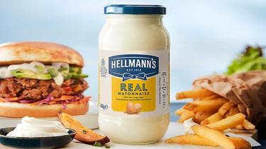 Hellmann’s mayonnaise + burger and chips