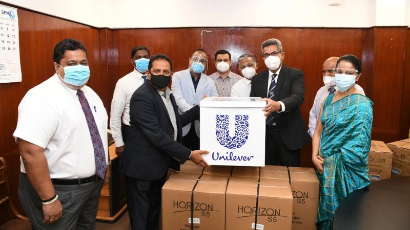 Unilever Sri Lanka officials handing over 32 oxygen concentrators worth Rs. 10 million to Ministry of Health officials