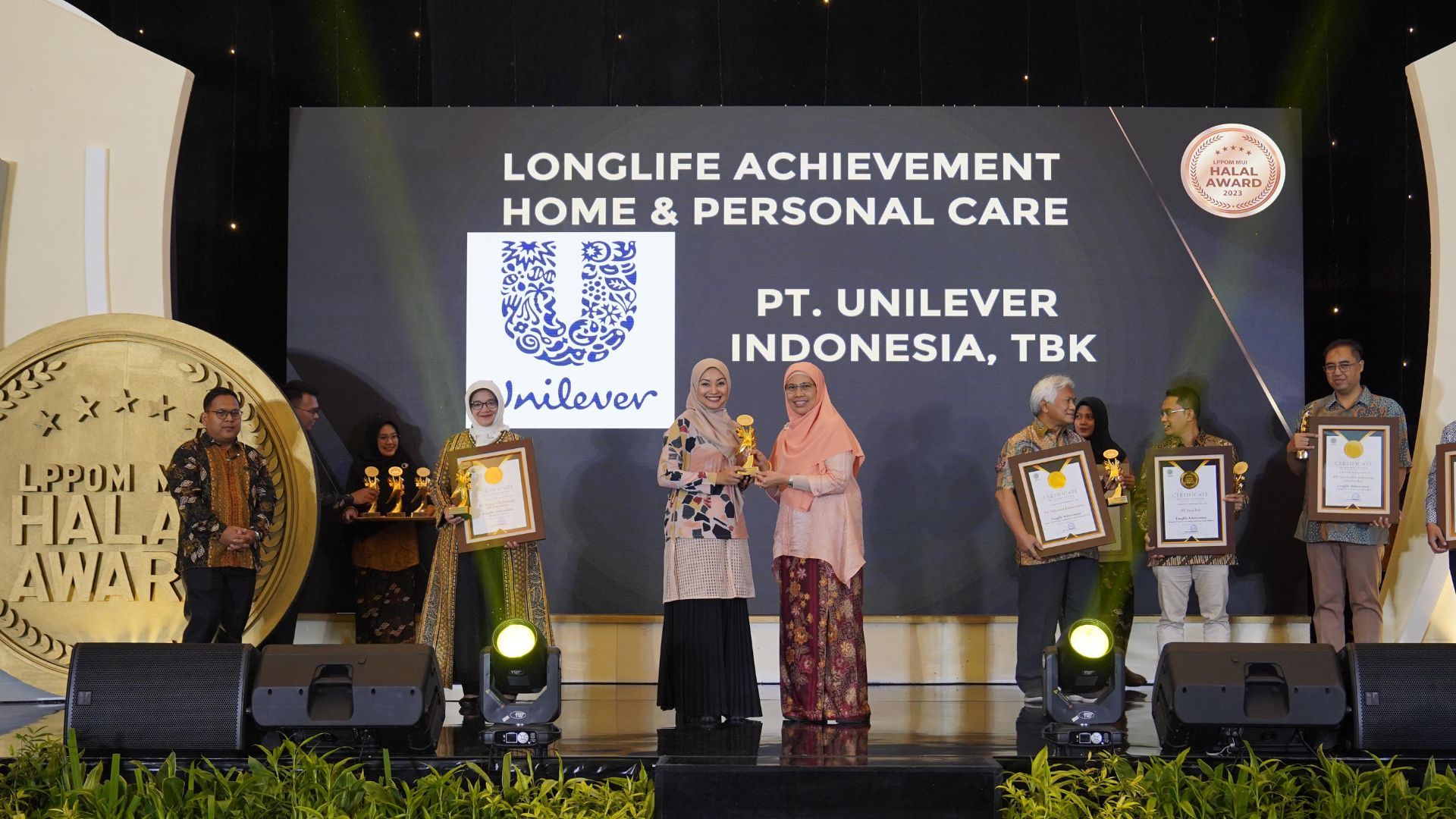 Unilever Indonesia Raih Dua Penghargaan LPPOM MUI Halal Award 2023 ...