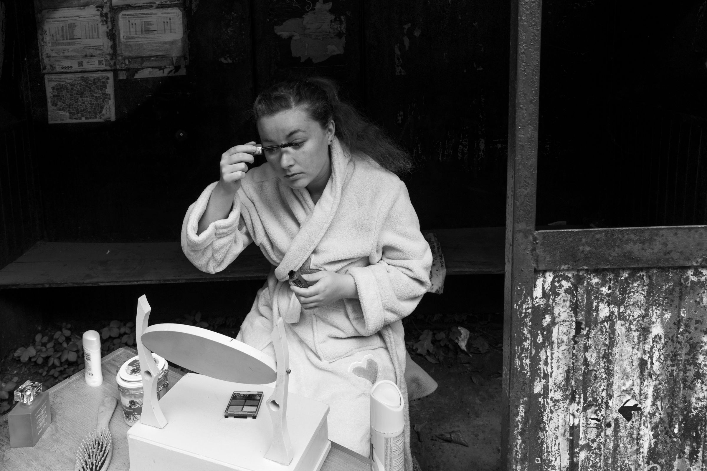 Život na autobusové zastávce – fotografie 06