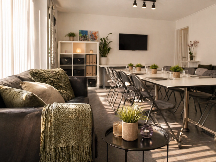 Warm RORUM room prepared for a meeting