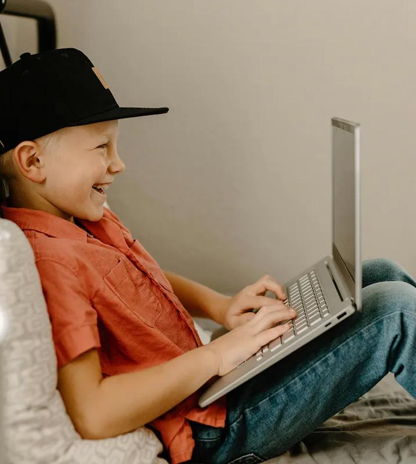 Enfants en cours de programmation chez Codaquest