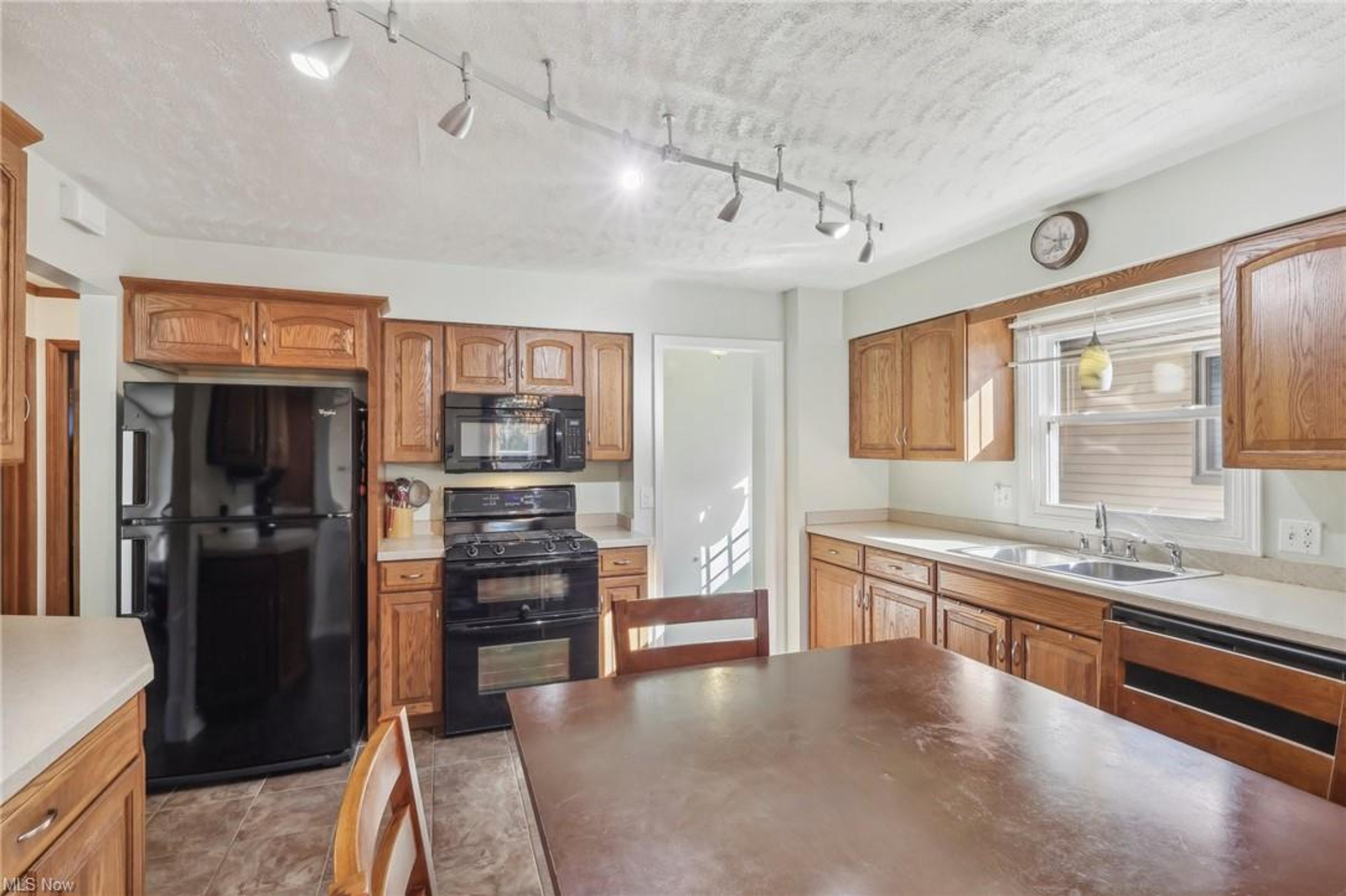 800 Orchardview Avenue, Seven Hills - photo 4
