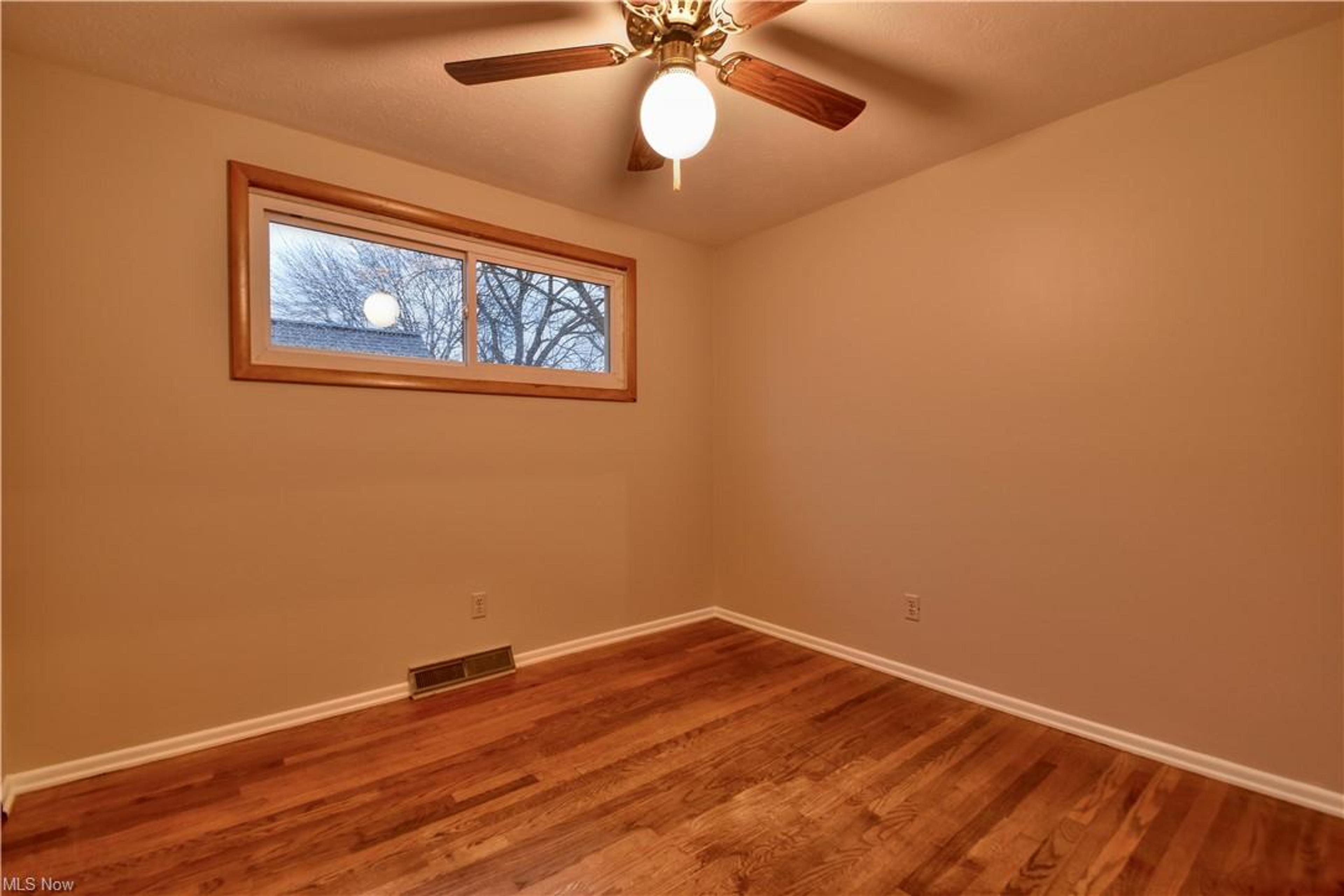 32868 Barbara Drive, Eastlake - photo 13
