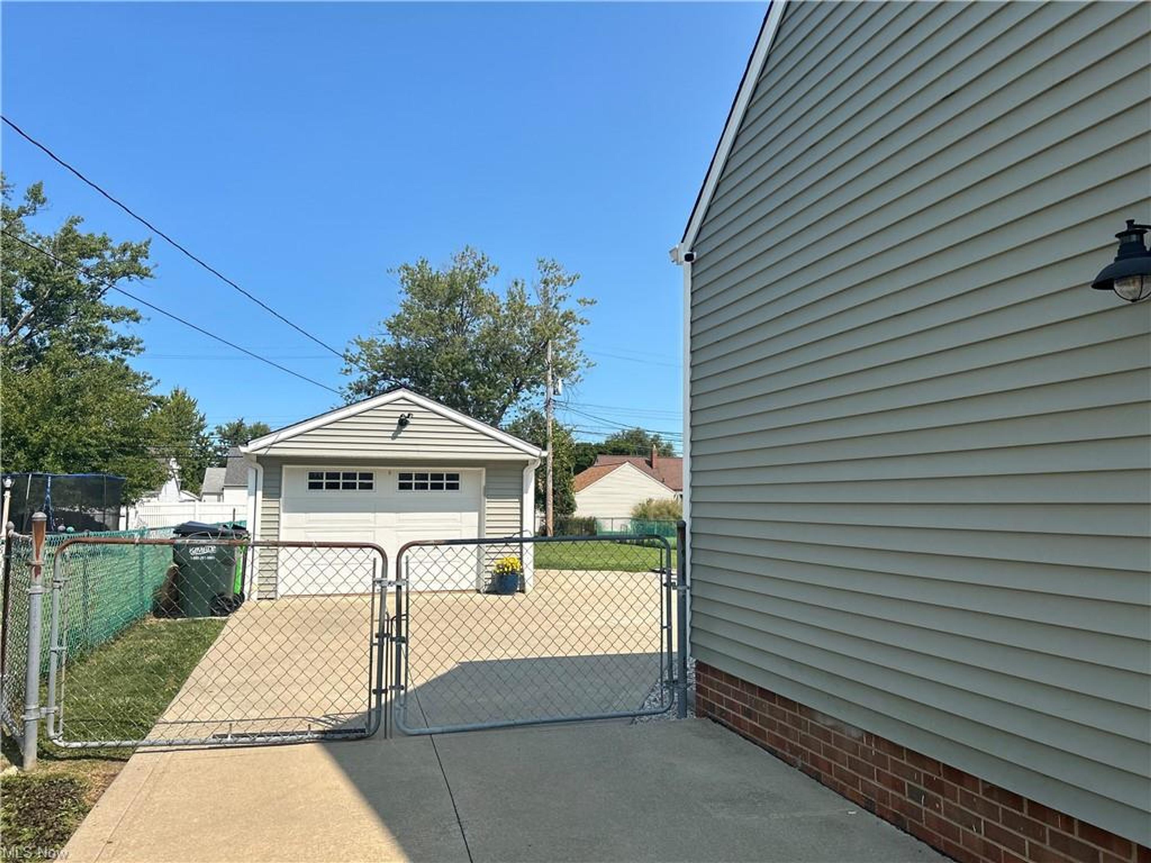 353 E 305th Street, Willowick - photo 9