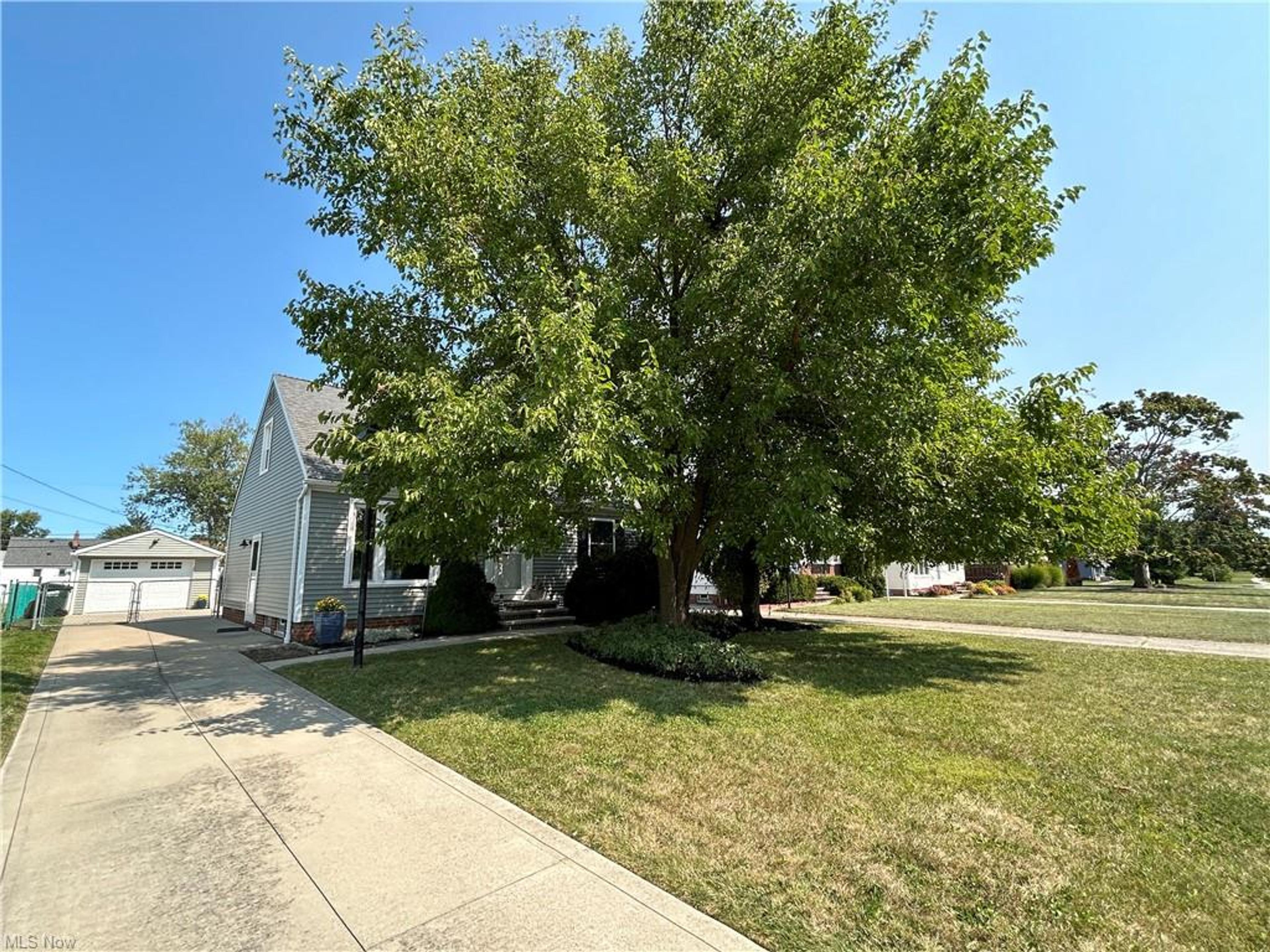 353 E 305th Street, Willowick - photo 16