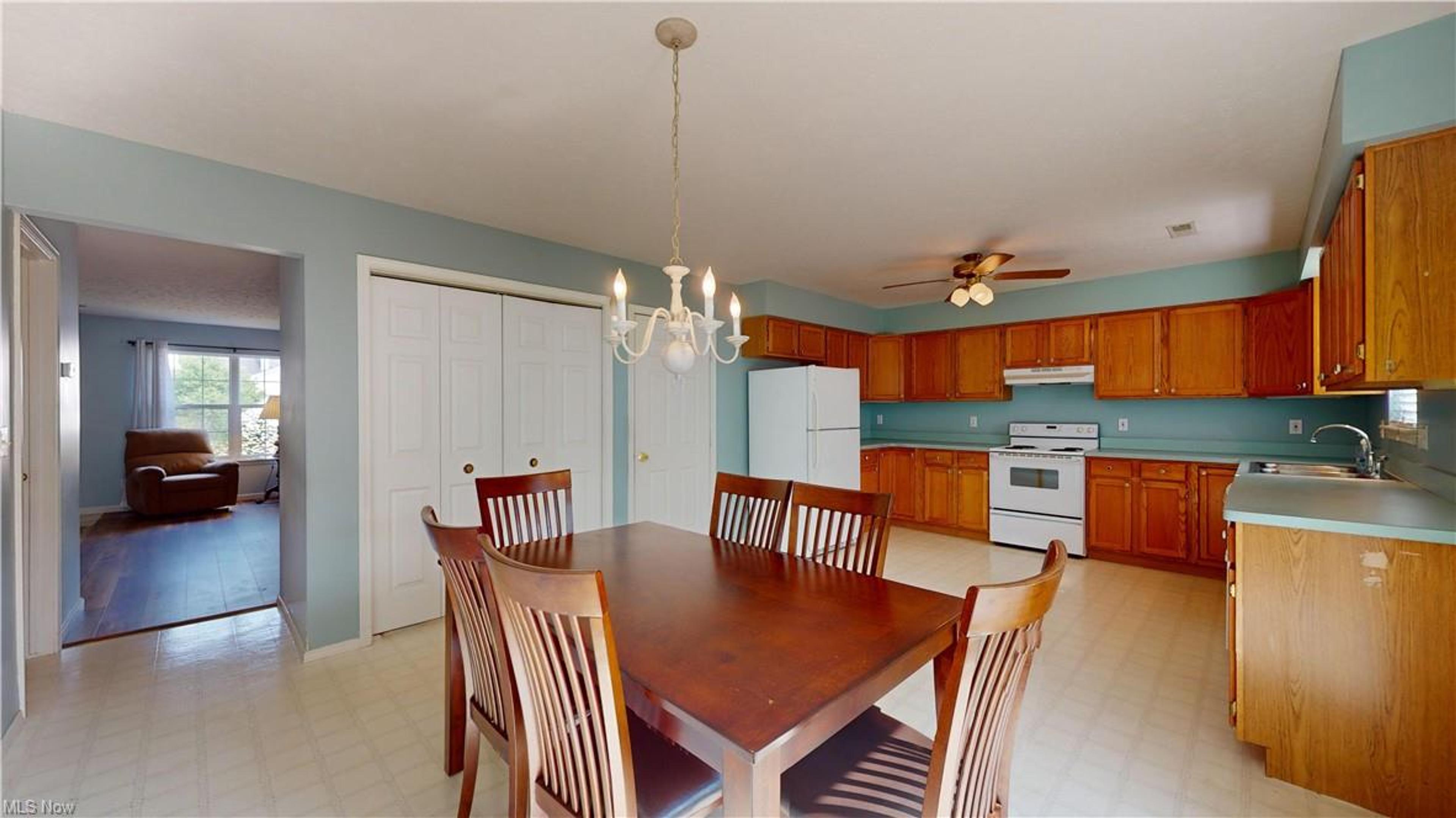 14725 Lakeview Drive, Middlefield - photo 3