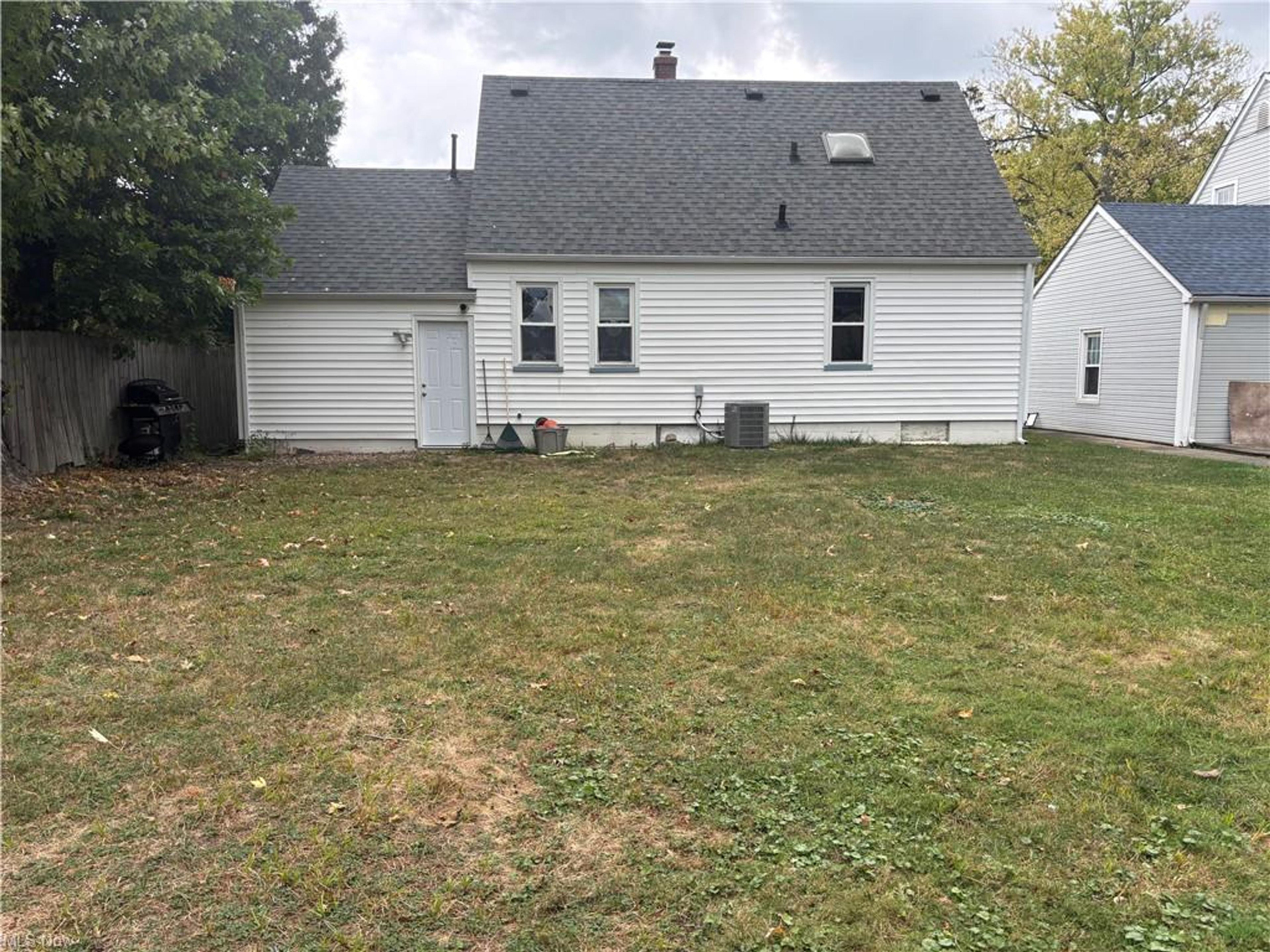 476 Woodstock Road, Eastlake - photo 1
