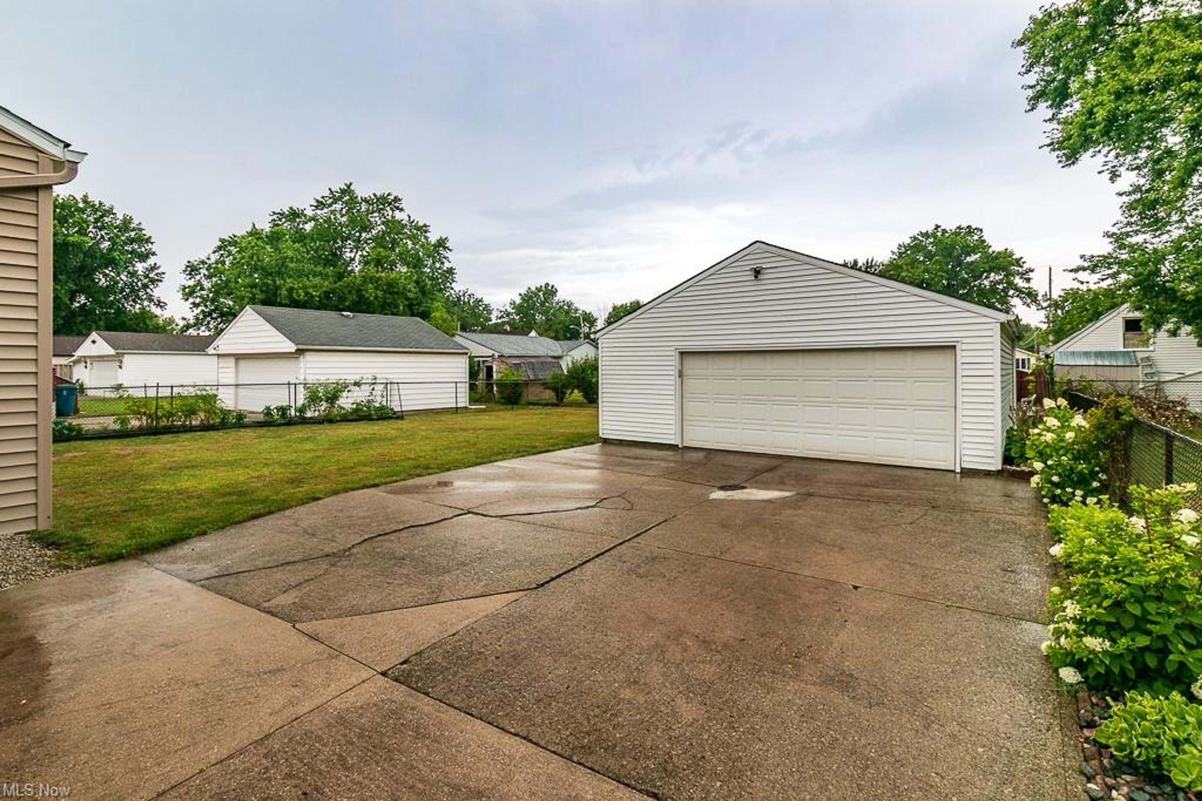 3828 E 365th Street, Willoughby - photo 7