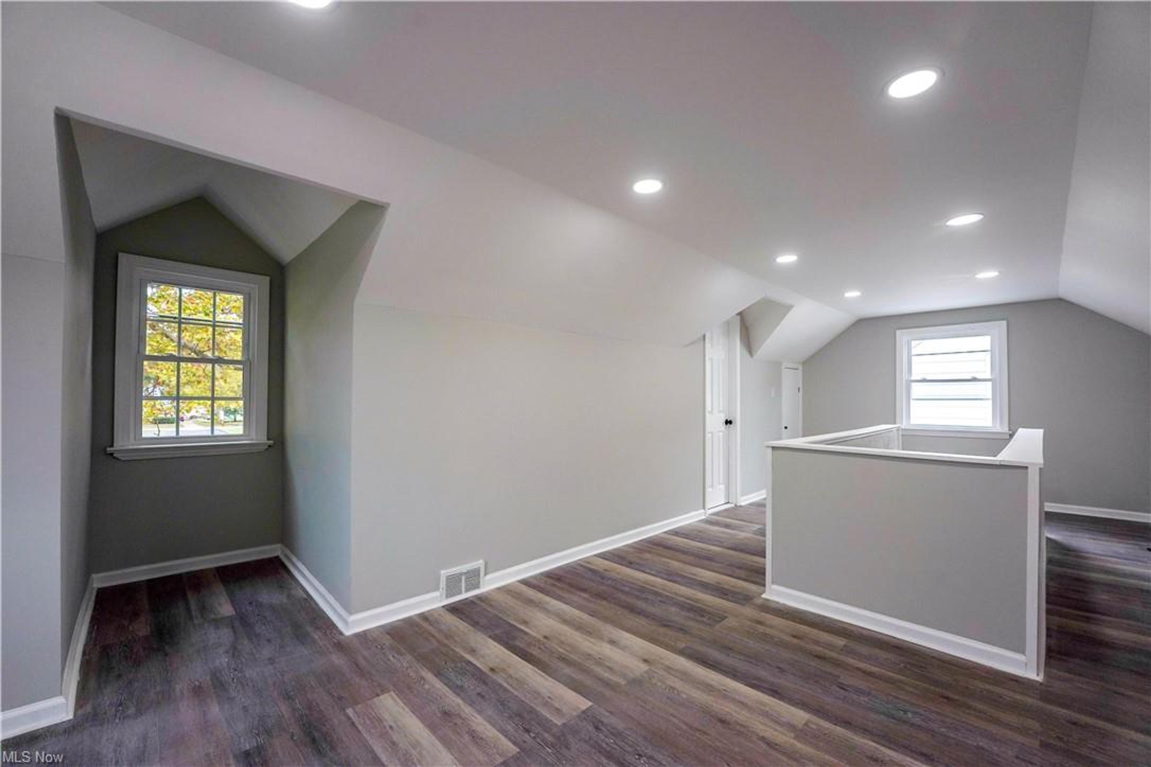420 E 323rd Street, Willowick - photo 21