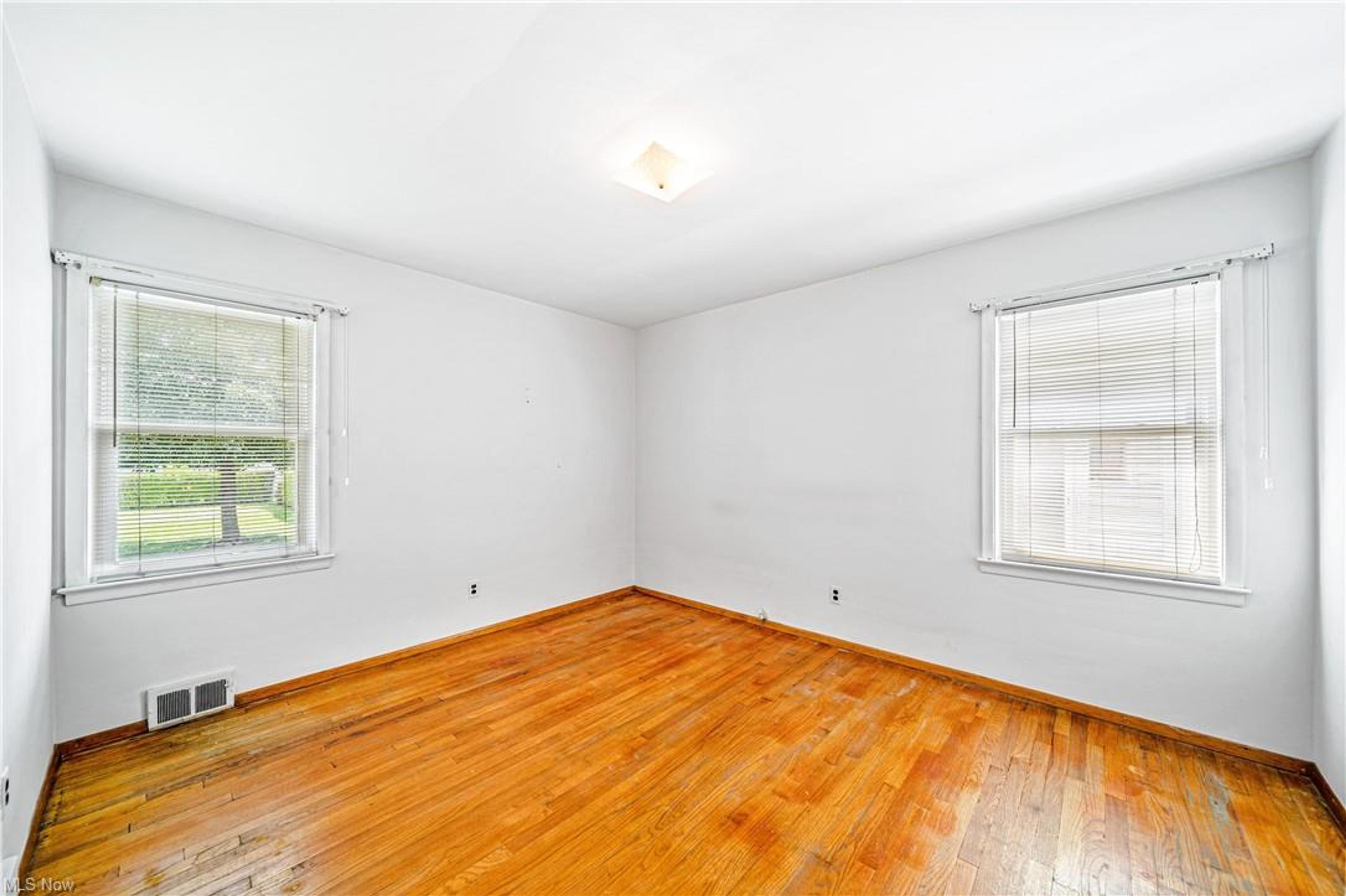 431 E 309th Street, Willowick - photo 8