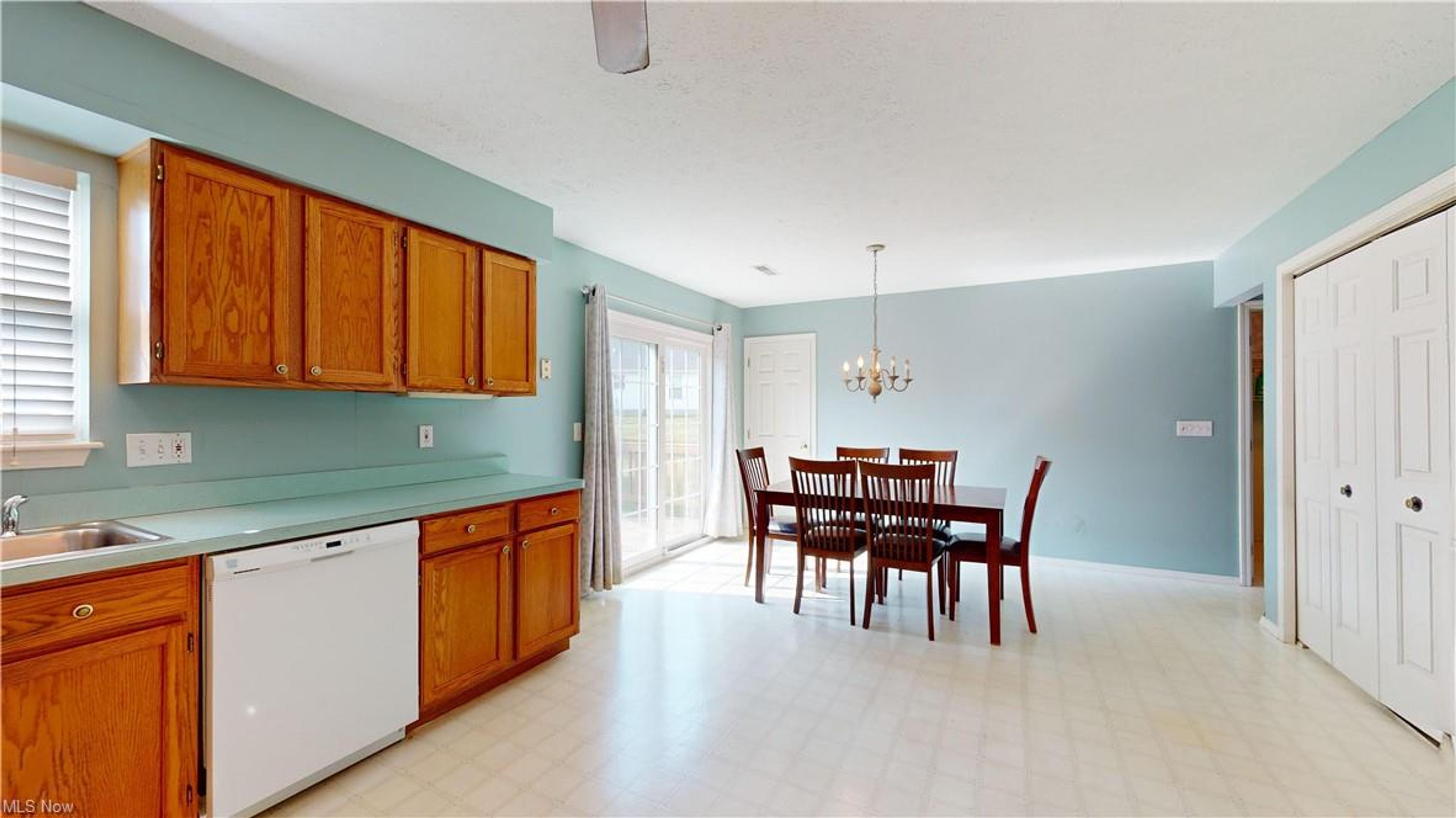 14725 Lakeview Drive, Middlefield - photo 17
