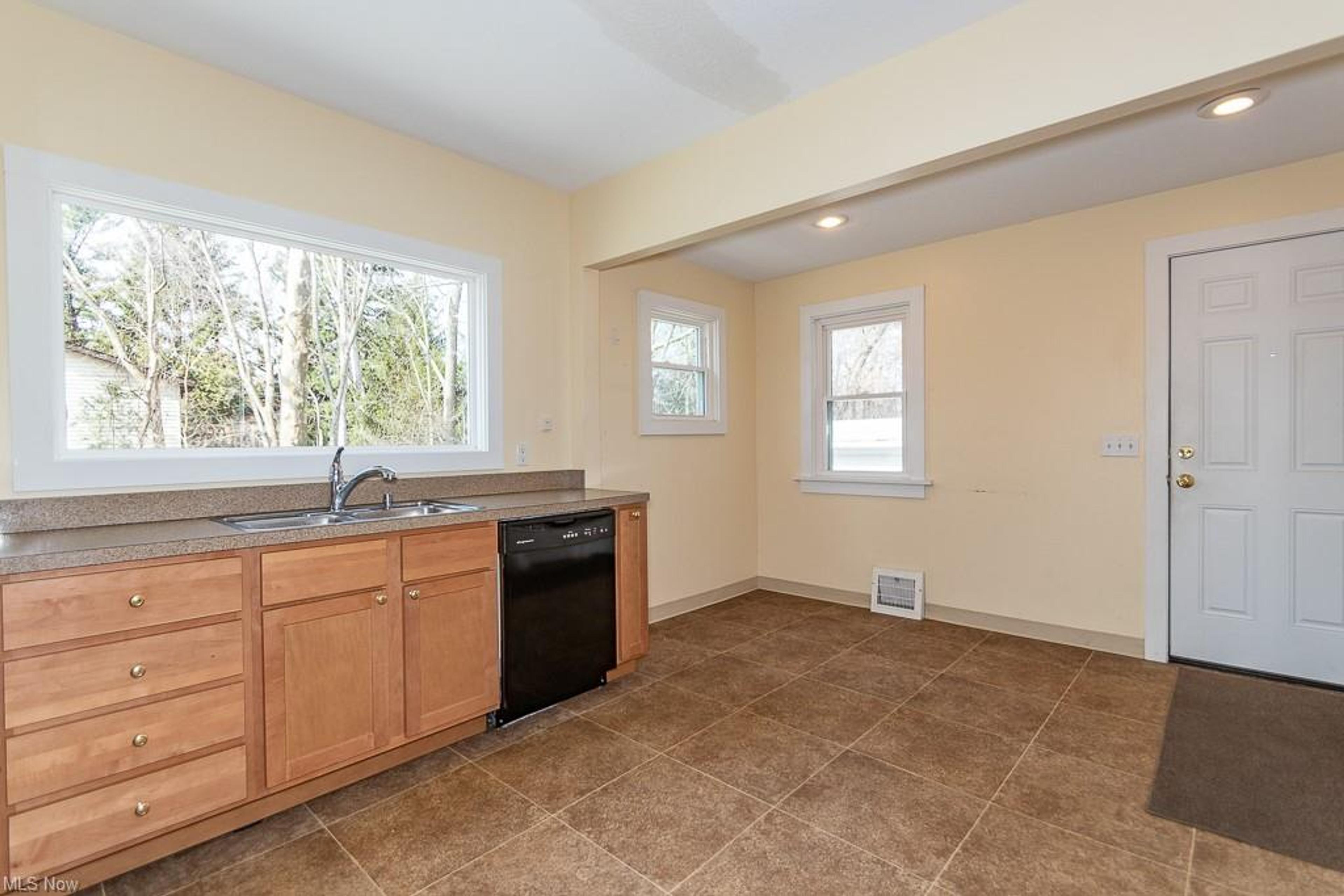 29396 Detroit Road, Westlake - photo 14