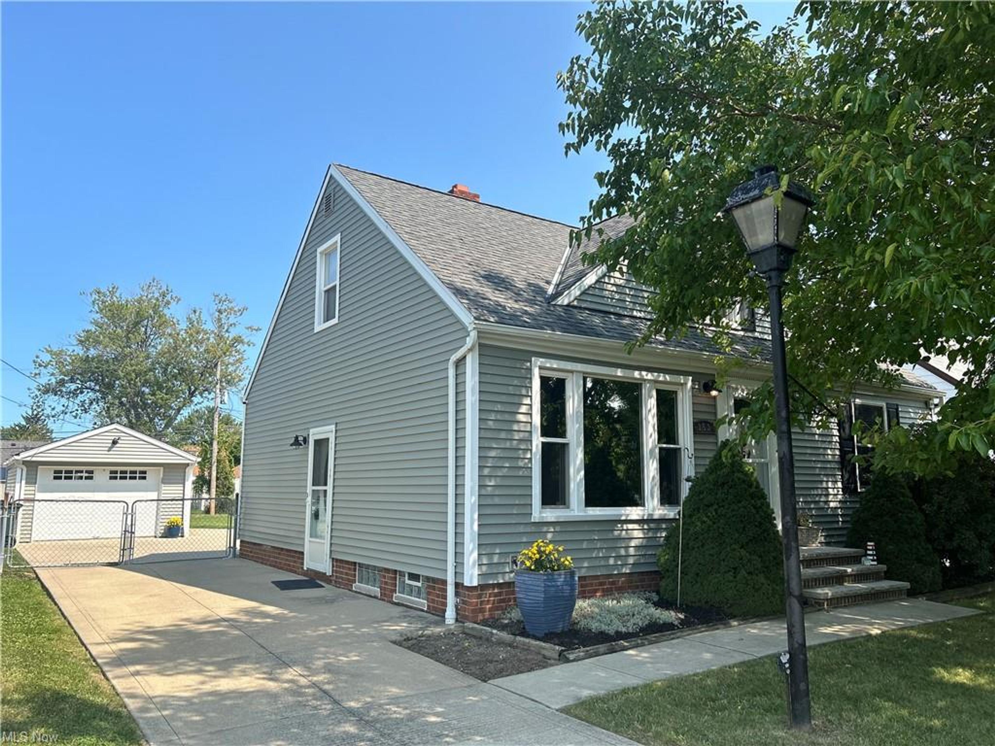 353 E 305th Street, Willowick - photo 32