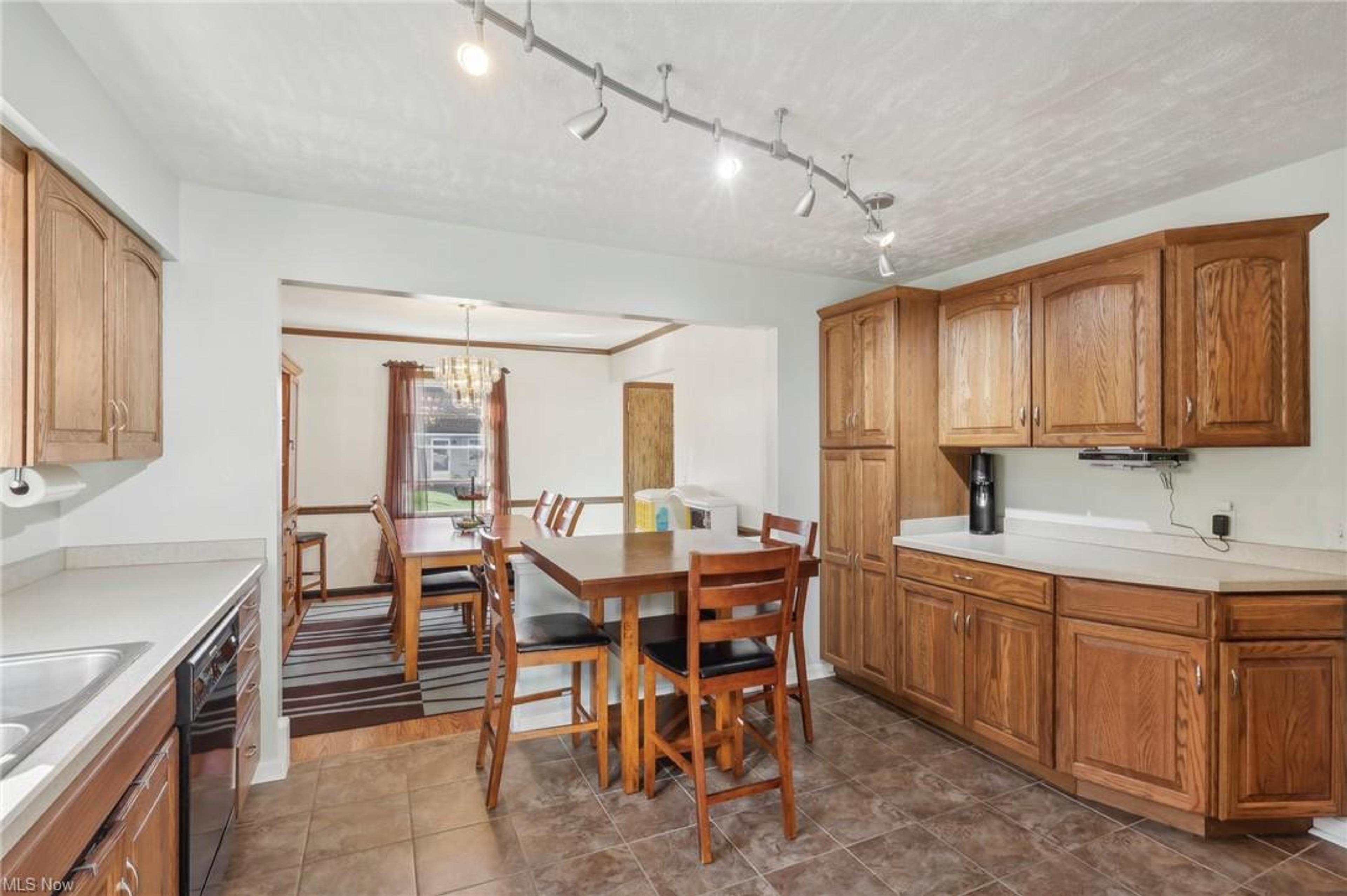 800 Orchardview Avenue, Seven Hills - photo 2