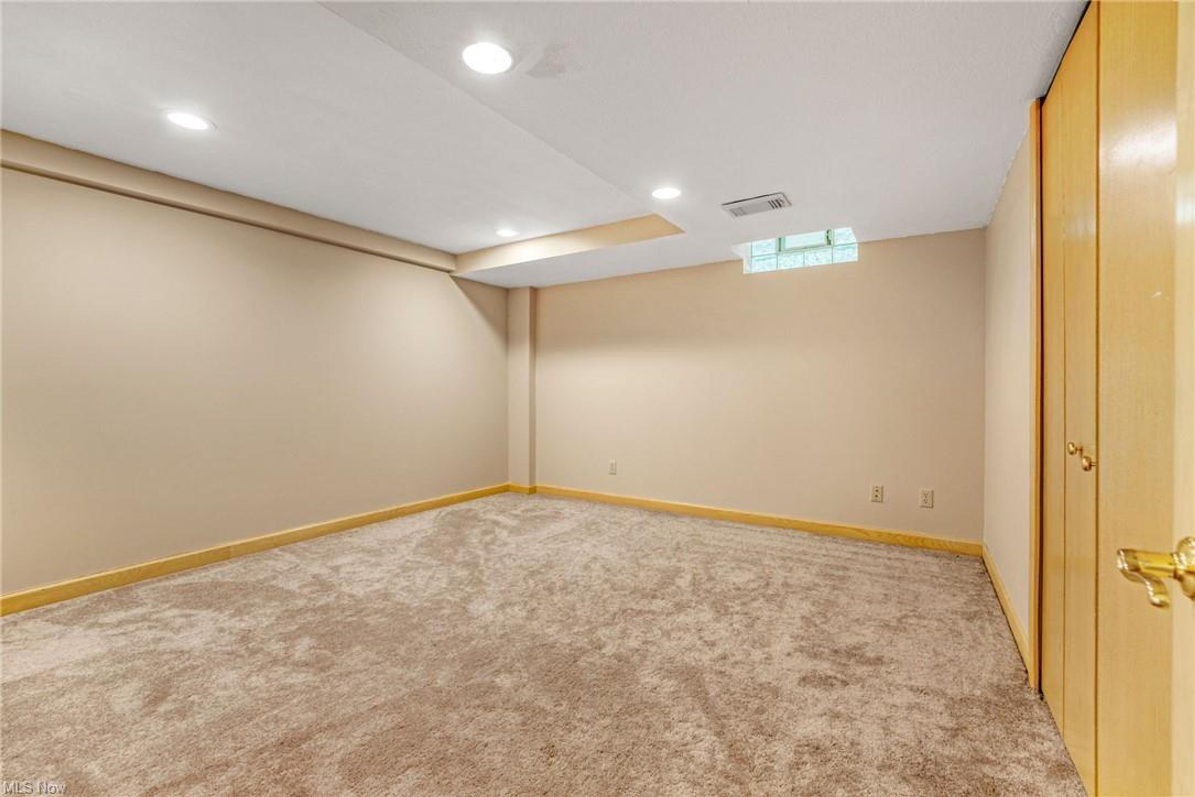 8432 Hilltop Drive, Mentor - photo 16