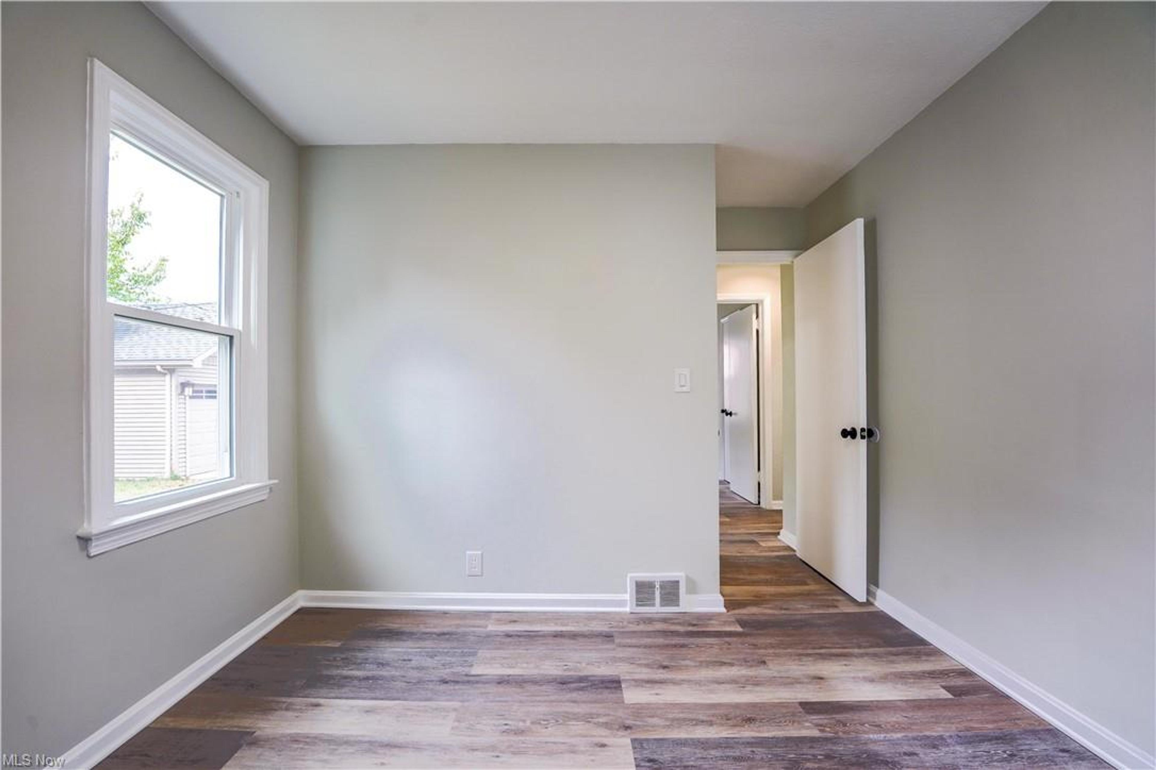 420 E 323rd Street, Willowick - photo 8