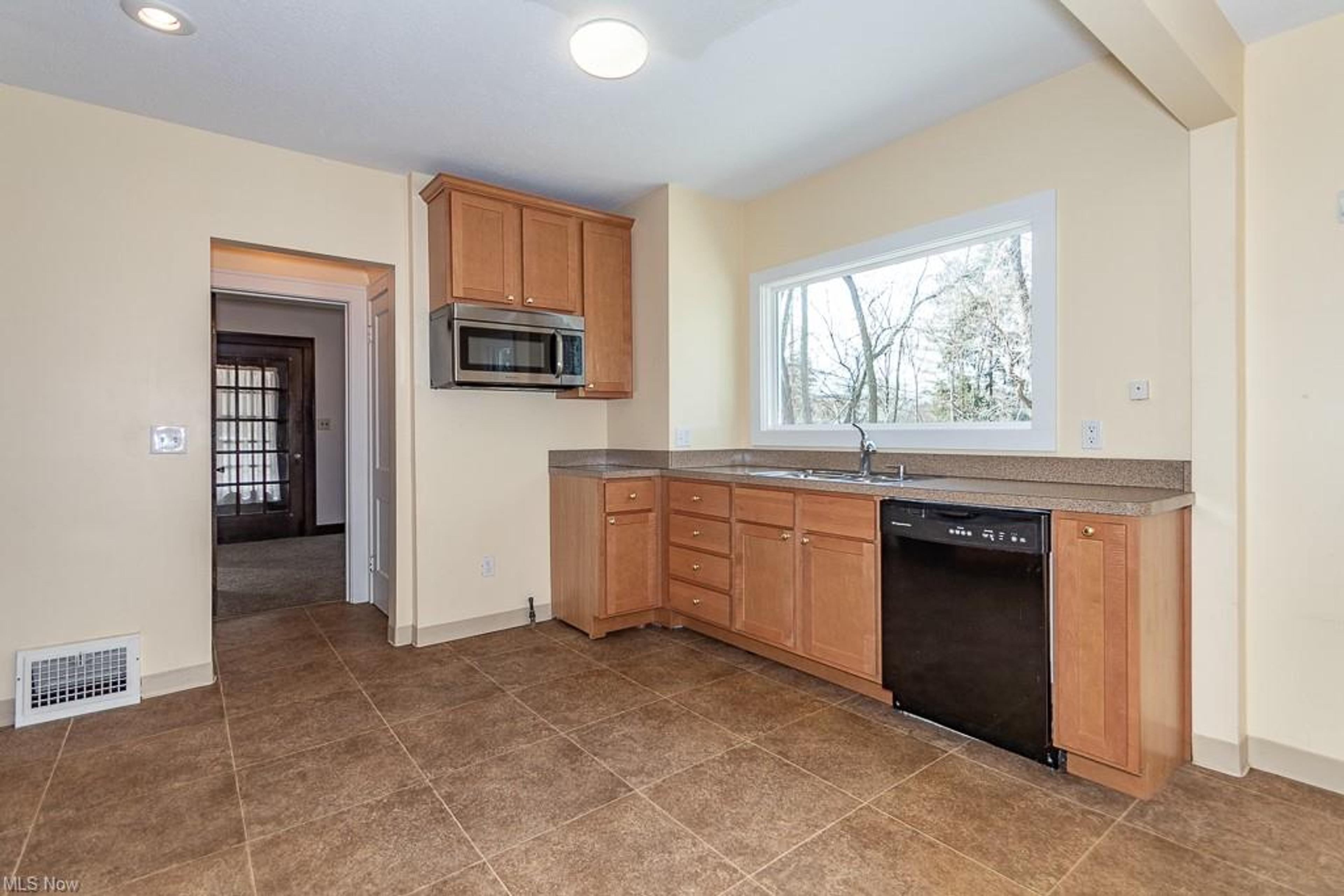 29396 Detroit Road, Westlake - photo 10