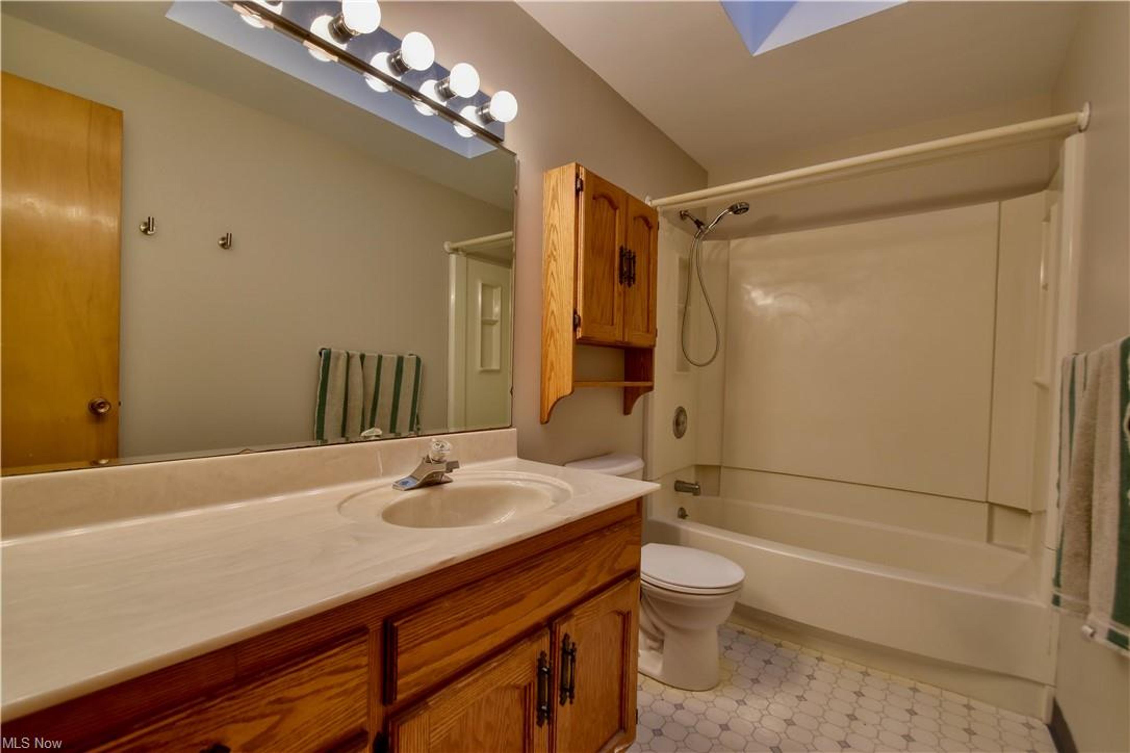32868 Barbara Drive, Eastlake - photo 14