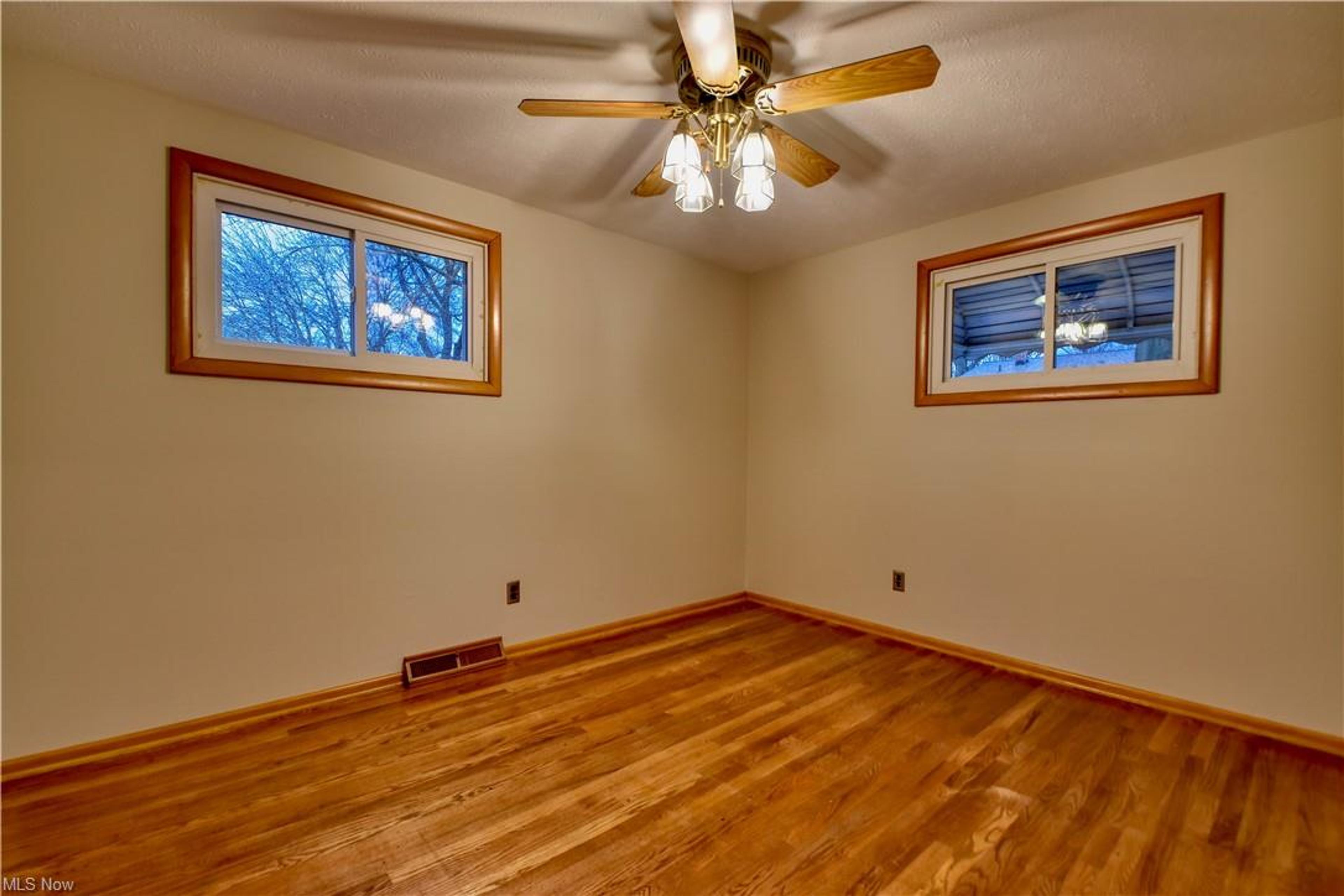 32868 Barbara Drive, Eastlake - photo 22
