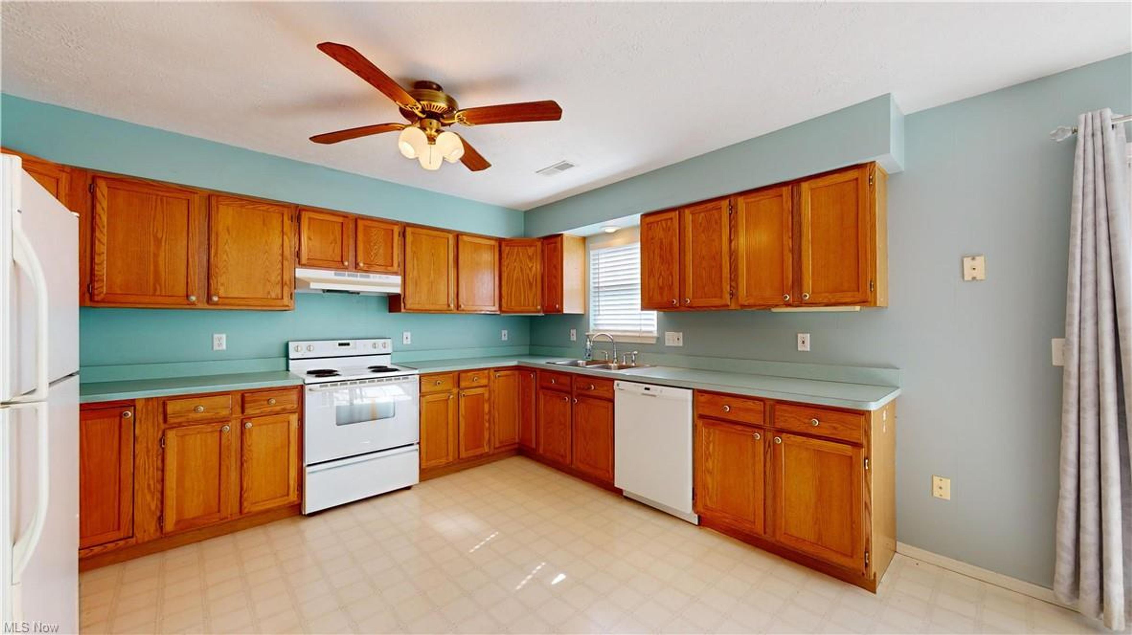 14725 Lakeview Drive, Middlefield - photo 14