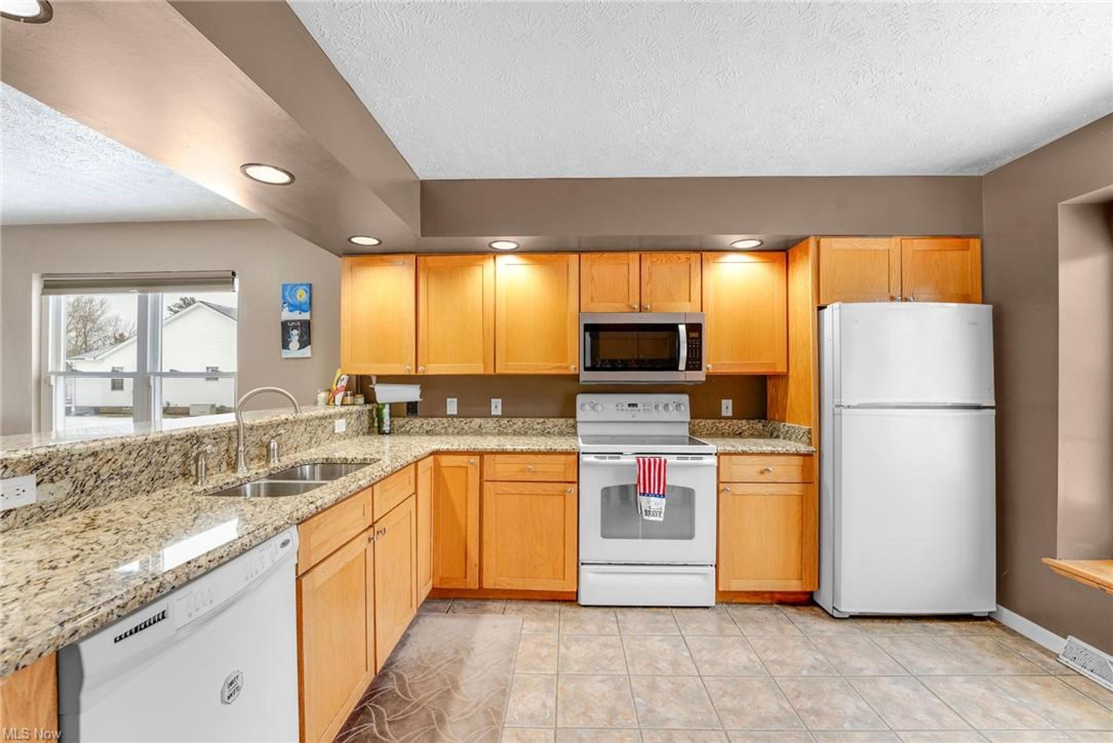 200 Bates Road, Madison - photo 35