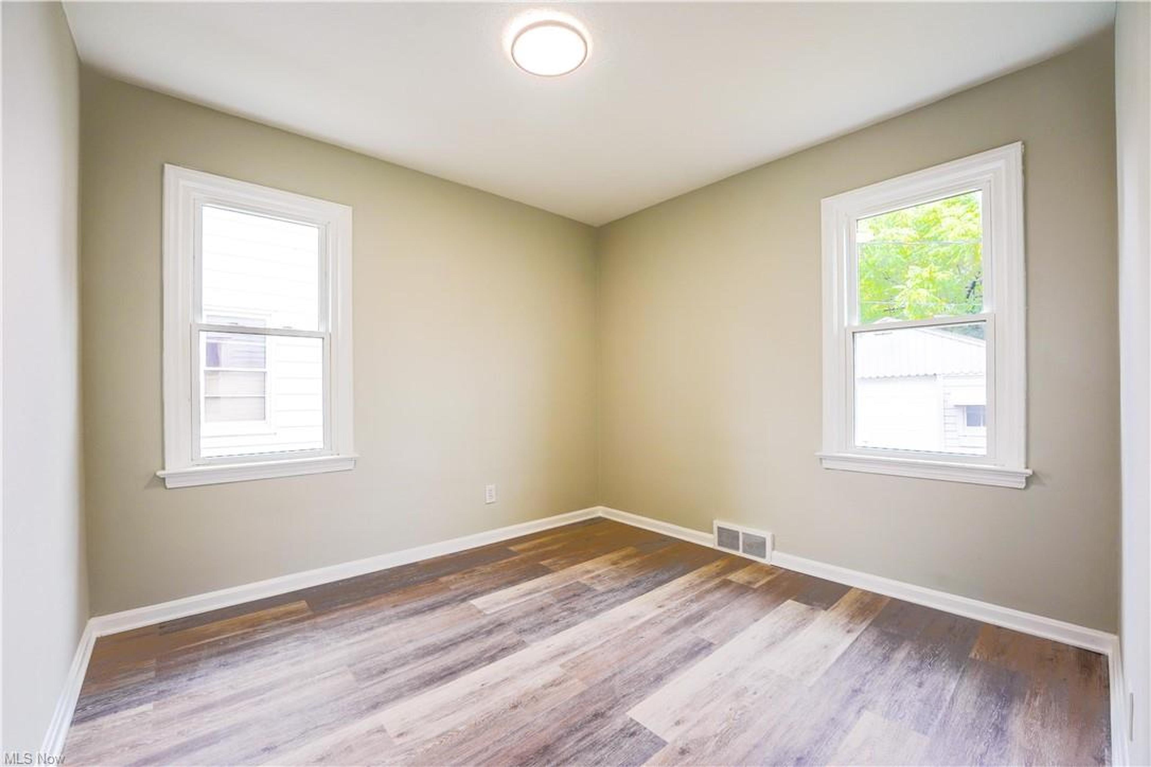 420 E 323rd Street, Willowick - photo 7