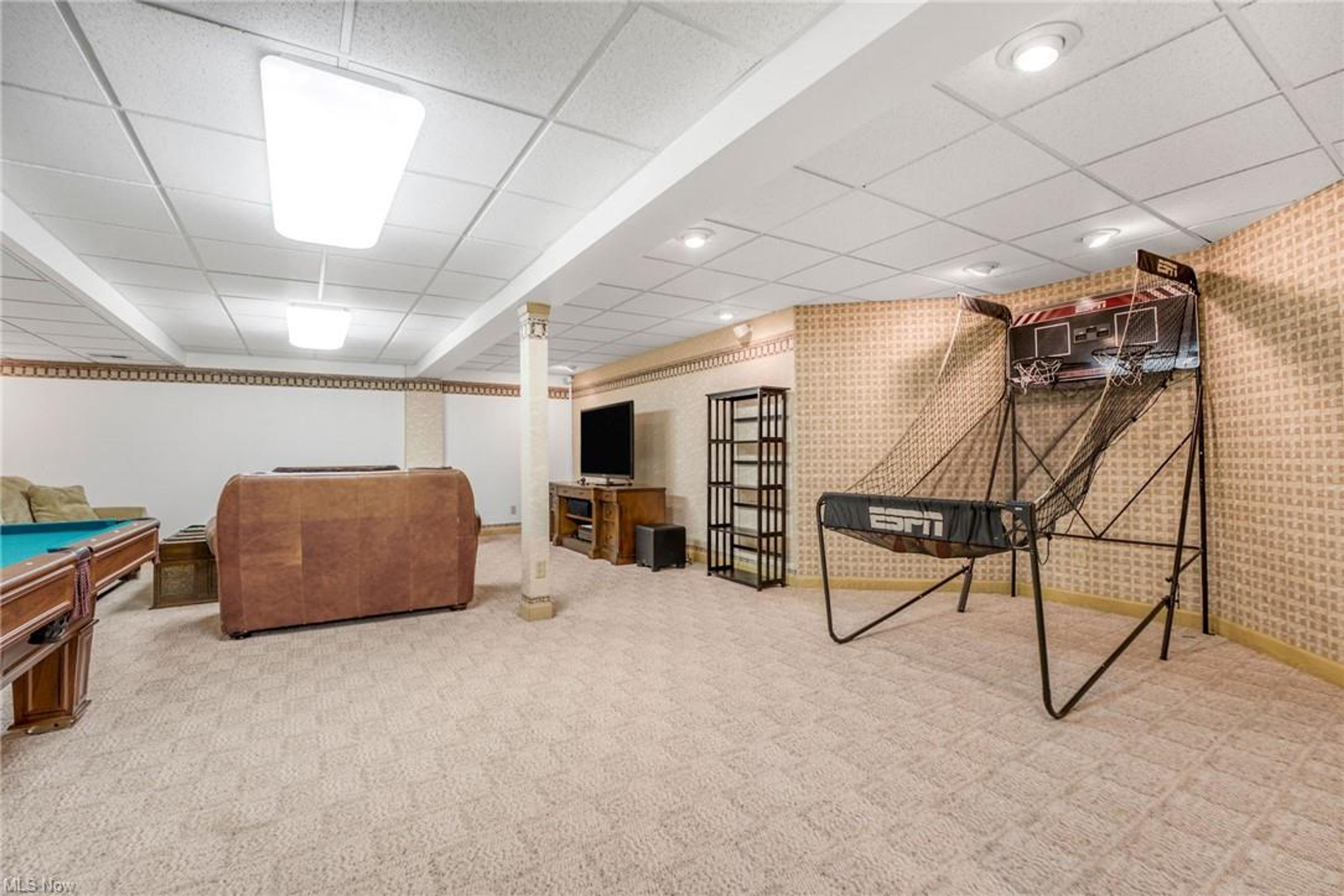 8432 Hilltop Drive, Mentor - photo 32