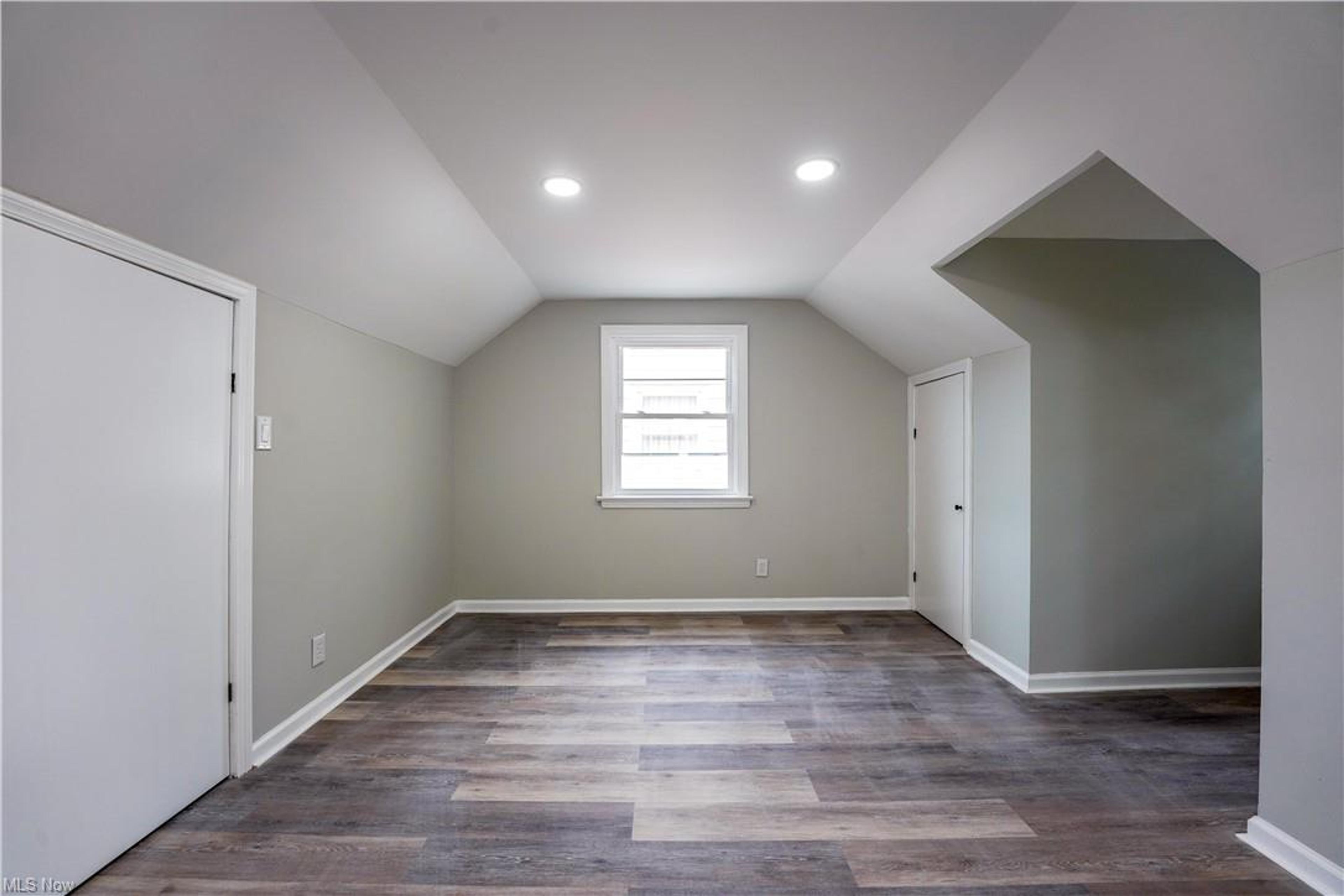 420 E 323rd Street, Willowick - photo 11