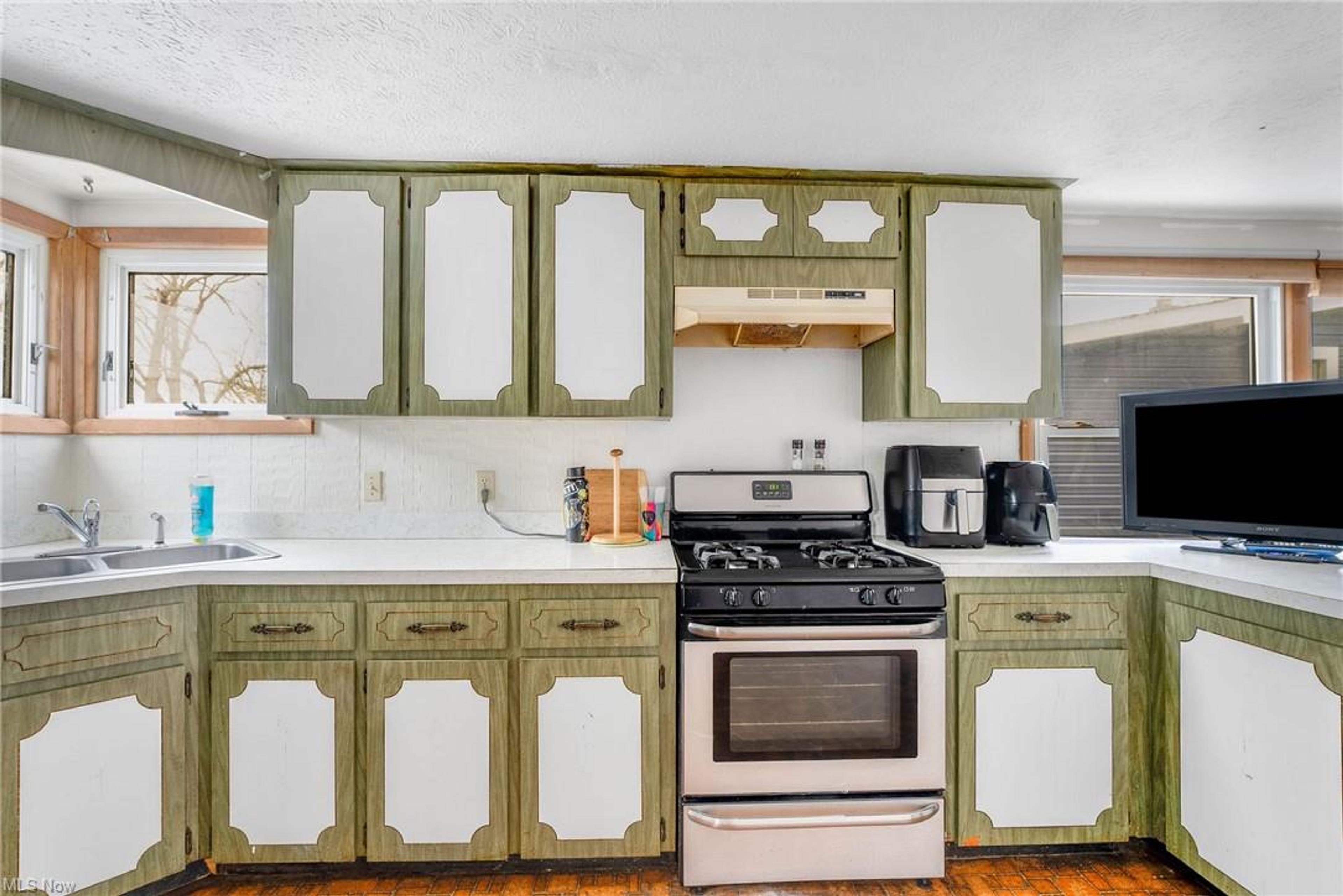 1 E Shore Boulevard, Timberlake - photo 3